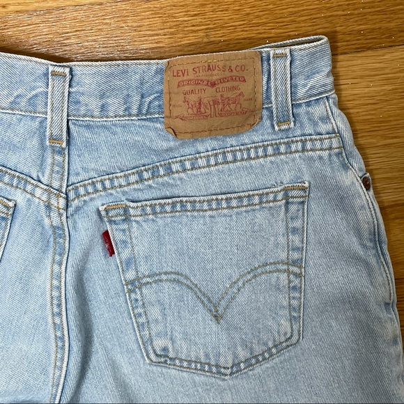 Women’s Vintage Levi’s High Waisted Mom Jean Shorts - Picture 6 of 13